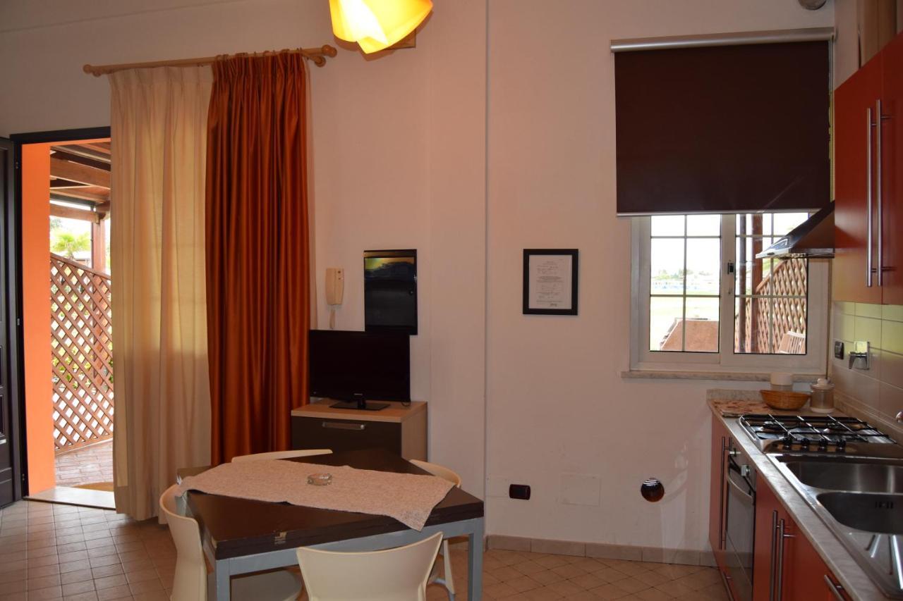 Aparthotel Oasi Del Mare Tirrenia Exterior foto