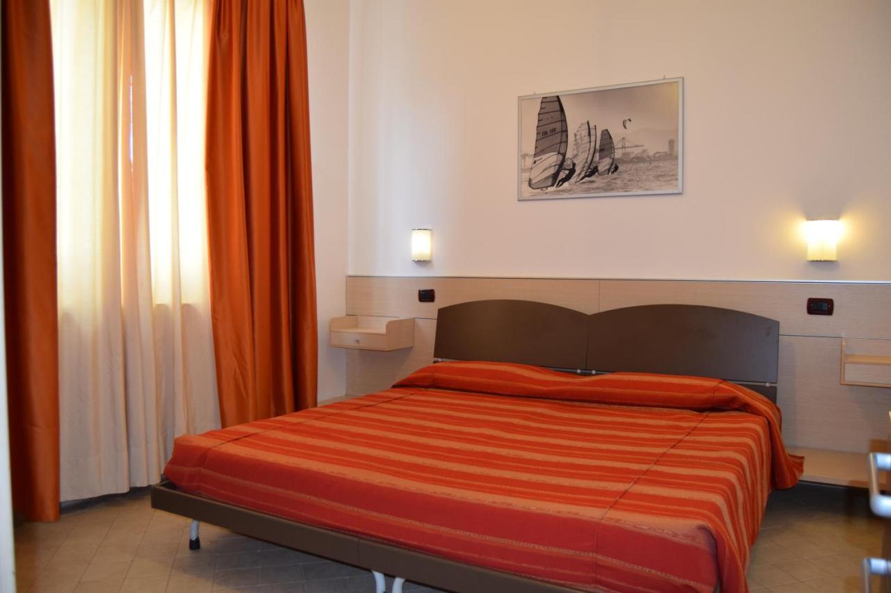 Aparthotel Oasi Del Mare Tirrenia Exterior foto