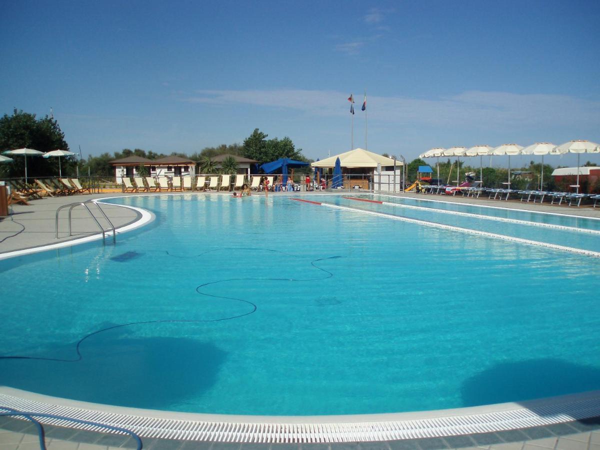 Aparthotel Oasi Del Mare Tirrenia Exterior foto