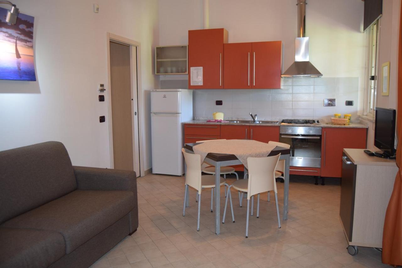 Aparthotel Oasi Del Mare Tirrenia Exterior foto