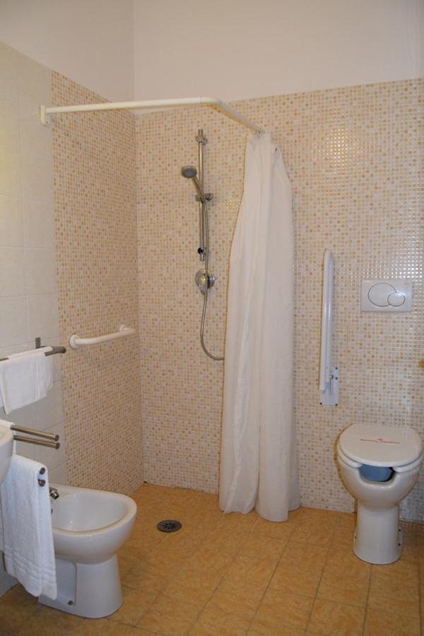 Aparthotel Oasi Del Mare Tirrenia Exterior foto