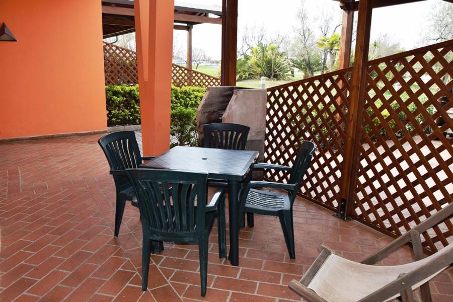 Aparthotel Oasi Del Mare Tirrenia Exterior foto